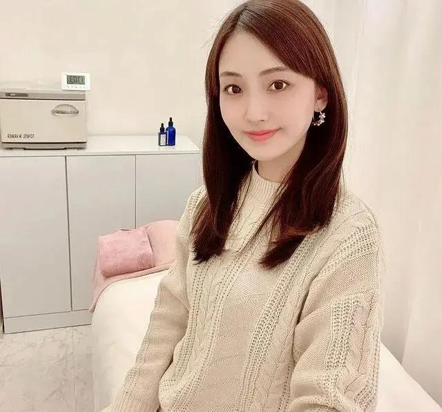 41歲顏值身材都太逆天！單親媽「和19歲女兒同框像姐妹」　分享「日常保養秘訣」：當真是美魔女