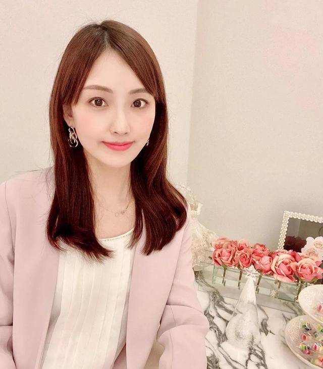 41歲顏值身材都太逆天！單親媽「和19歲女兒同框像姐妹」　分享「日常保養秘訣」：當真是美魔女