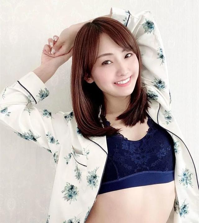 41歲顏值身材都太逆天！單親媽「和19歲女兒同框像姐妹」　分享「日常保養秘訣」：當真是美魔女
