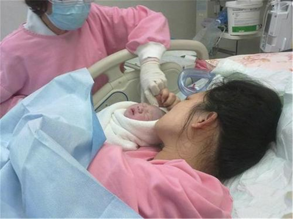 兒子顏值太高！寶爸「懷疑不是親生」連做4次親子鑒定　「結果出來」寶爸徹底懷疑人生