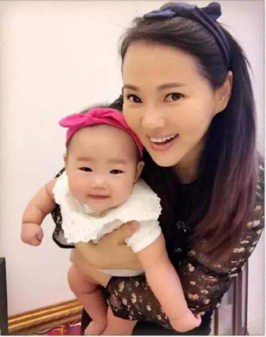 愛上小10歲老公！46歲伊能靜哭訴：「我已經不能生孩子」         曾擔心被拋棄被丈夫說「有病要治」：別再作了