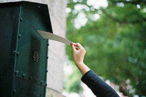 愛妻已逝世8年！丈夫卻突然「收到她的來信」　本以為是惡作劇「確認字跡內容」後全家崩潰
