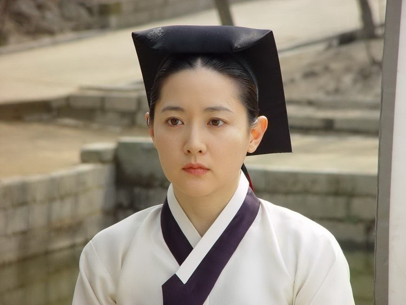 大長今美貌後繼有人了！50歲李英愛「攜龍鳳胎女兒拍寫真」　10歲就暴風抽高「到媽媽肩膀」氣質脫俗