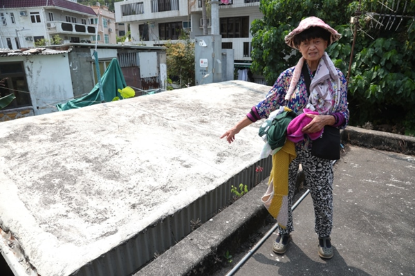  不婚不育！周潤發74歲胞姐獨居「近況曝光」　回農村老家生活「自稱姐弟關係」似楚河漢界