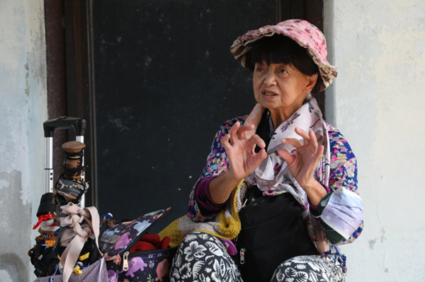  不婚不育！周潤發74歲胞姐獨居「近況曝光」　回農村老家生活「自稱姐弟關係」似楚河漢界