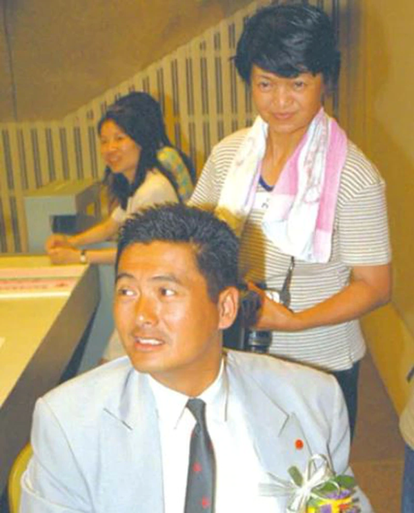  不婚不育！周潤發74歲胞姐獨居「近況曝光」　回農村老家生活「自稱姐弟關係」似楚河漢界