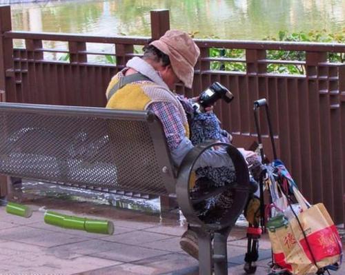  不婚不育！周潤發74歲胞姐獨居「近況曝光」　回農村老家生活「自稱姐弟關係」似楚河漢界