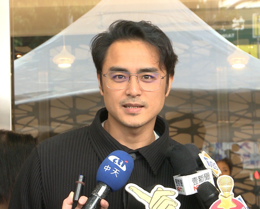 代哥哥一起盡孝！明道感念靠爸爸開接駁車「勤儉拉拔長大」　發誓努力賺錢「只為報答父母恩」