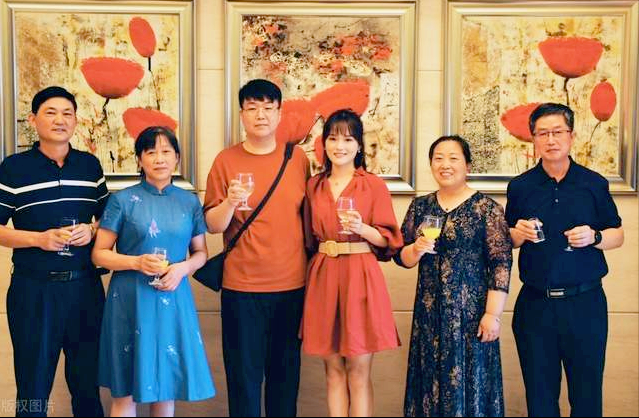 雙方父母第一次見面！飯後男友「主動結帳」拒絕AA　散席後「爸媽卻勸女兒別嫁」