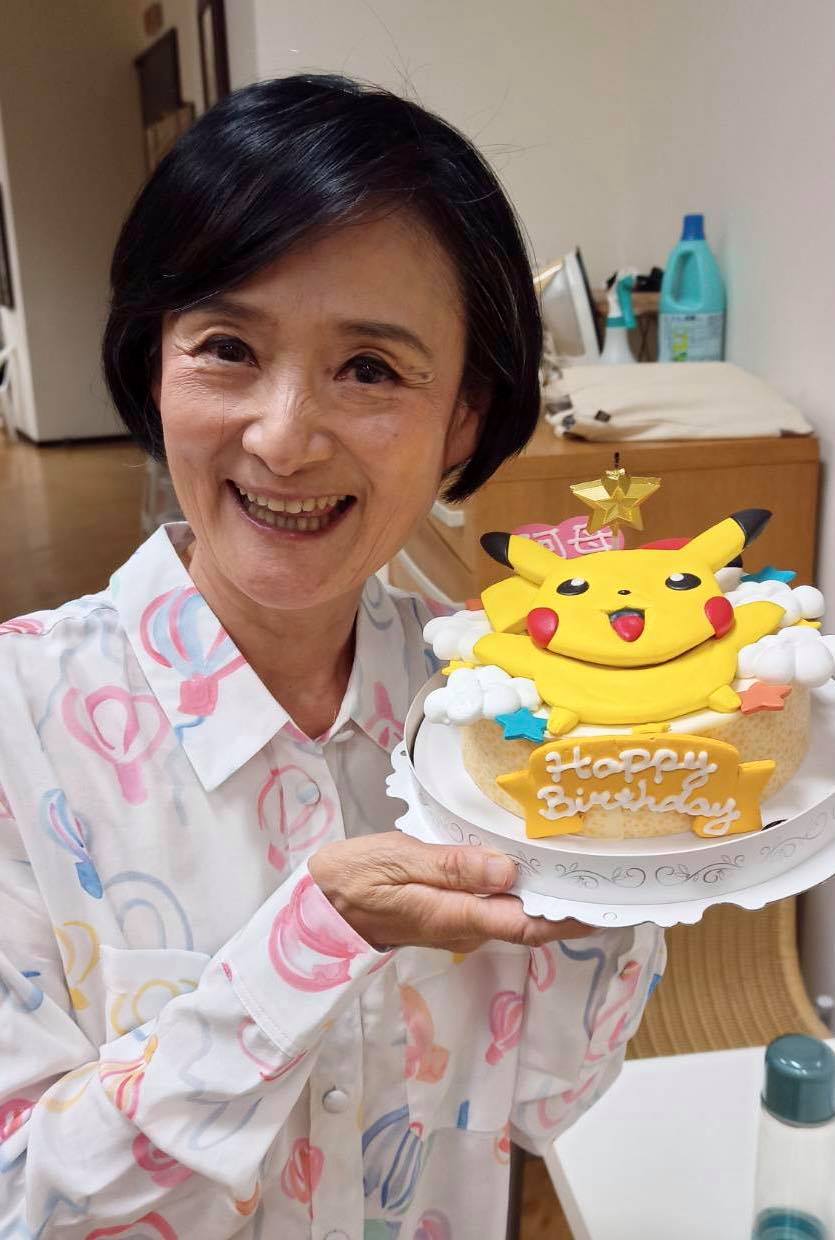 童心未泯的阿嬤！譚艾珍陪女兒帶孫「給他雙倍母愛」絕不插手教育　「臉書打開全金孫照」笑喊：要當新醬的玩伴
