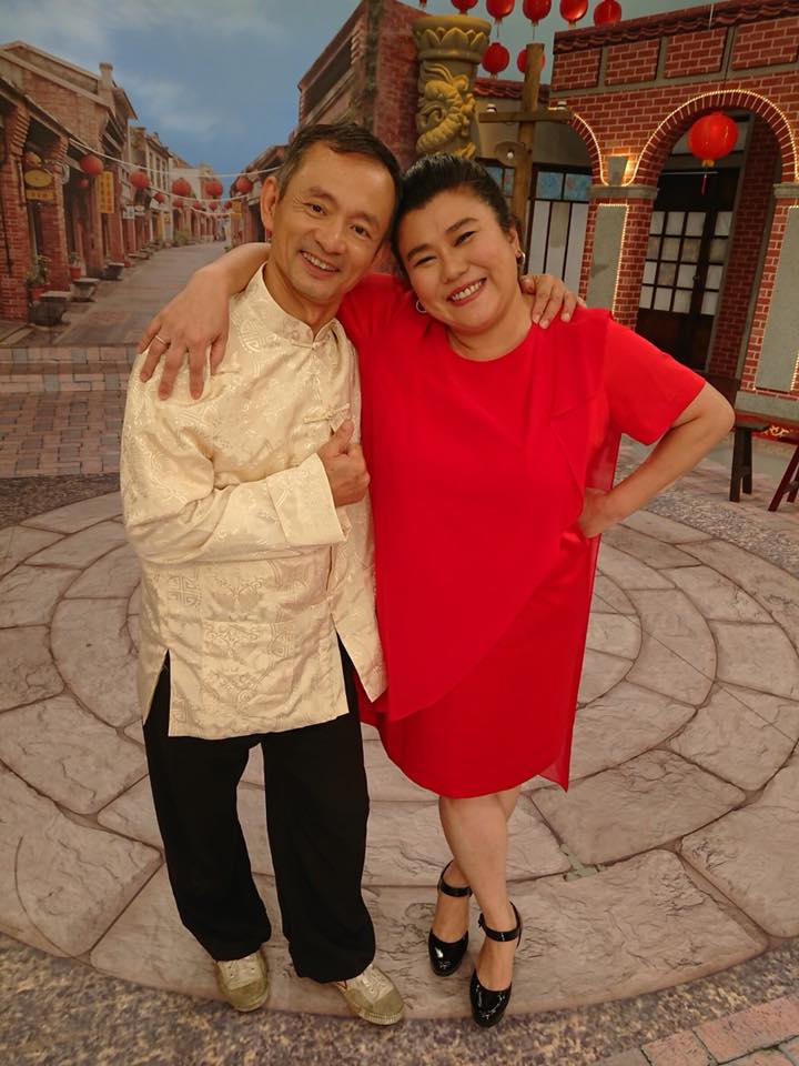 當妳永遠的左腳！蠻牛先生「瞞著家人結婚」照顧獨腳妻　「鼓勵太太追夢」伴她躍上國際舞台