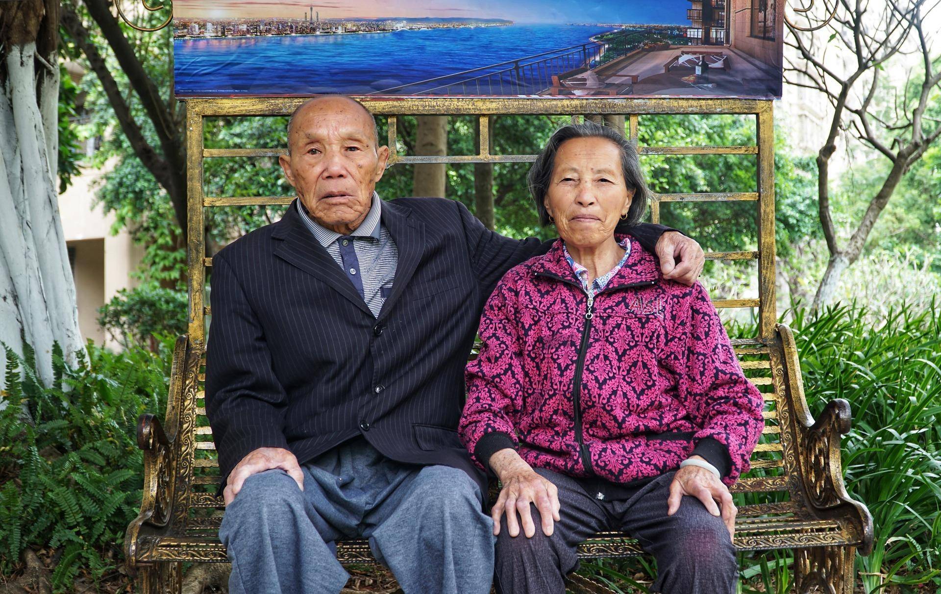 像要飯一樣！4子女「輪流養老」每家住3個月　80歲老人哭訴：還不如把我送去養老院