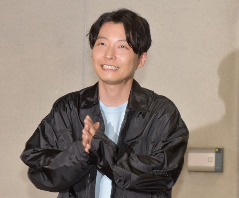 被嘲美女又嫁醜男？新垣結衣老公「婚後初亮相」捂嘴偷笑超得意　曝求婚僅一句話「就收服女神」