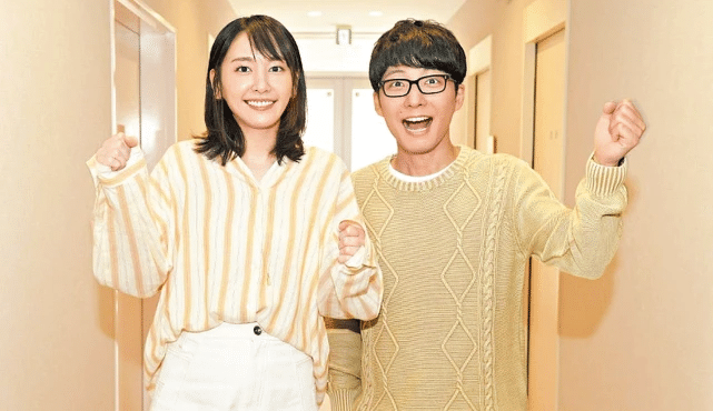 被嘲美女又嫁醜男？新垣結衣老公「婚後初亮相」捂嘴偷笑超得意　曝求婚僅一句話「就收服女神」