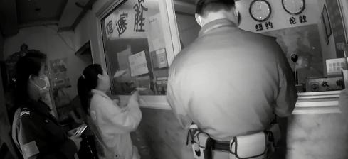 女子獨自到賓館開房！中途看到她「接聽電話的狀態」　老闆娘立馬「拒絕接待」報警被盛讚：好厲害