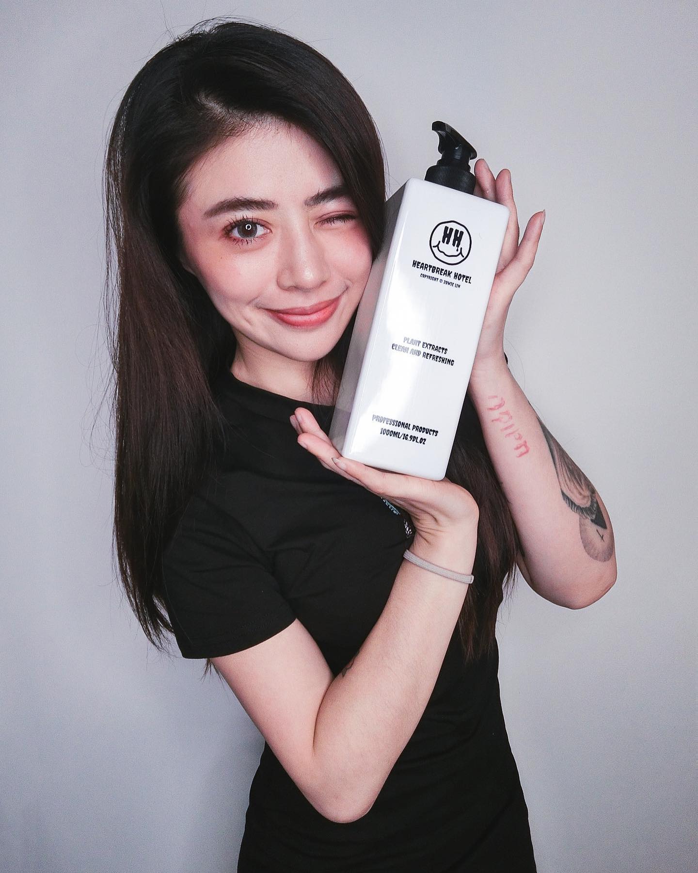 安迪愛女「無預警曬婚紗」報喜：該公開了！　不只是歌姬「靠自己當CEO」向天上爸喊話：爸請你放心