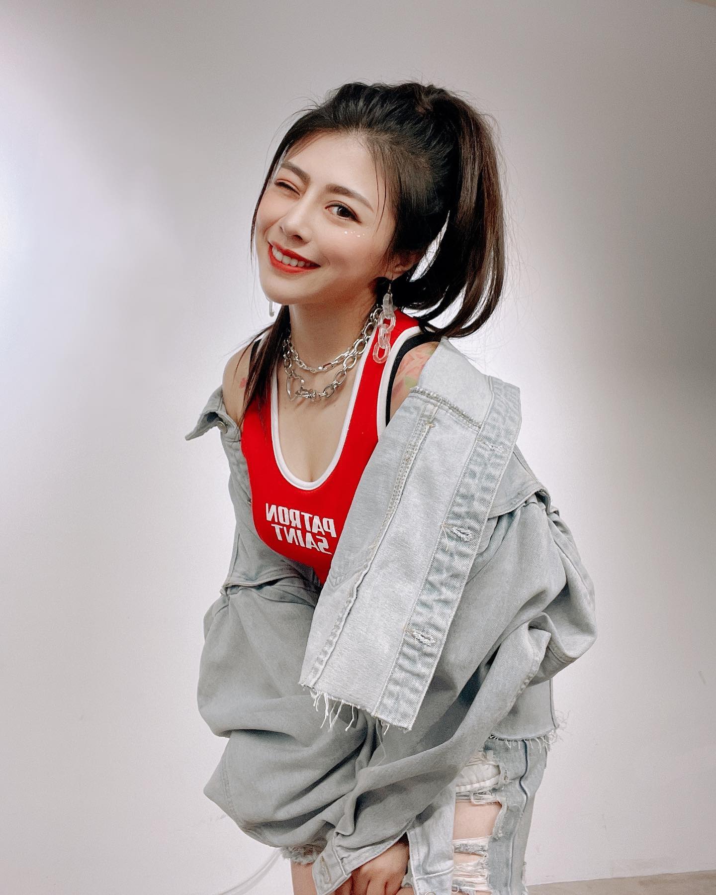 安迪愛女「無預警曬婚紗」報喜：該公開了！　不只是歌姬「靠自己當CEO」向天上爸喊話：爸請你放心