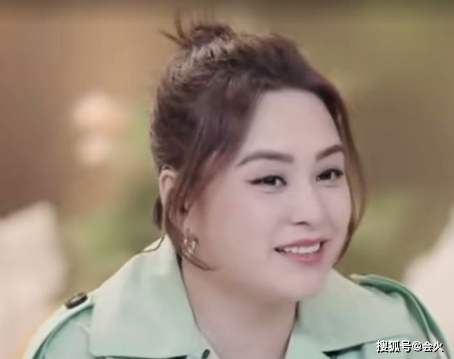 阿嬌瘦身成功了？新大片「四肢纖細」顏值美回巔峰　嘴巴塗成黑色「氣場全開」網友：百萬修圖師