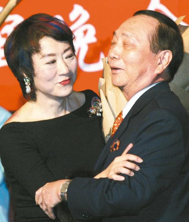 豪門媳難當！為生兒子致「終身不育」　足忍40年「老公卻轉身另覓新歡」：生不出兒子就是女人的錯