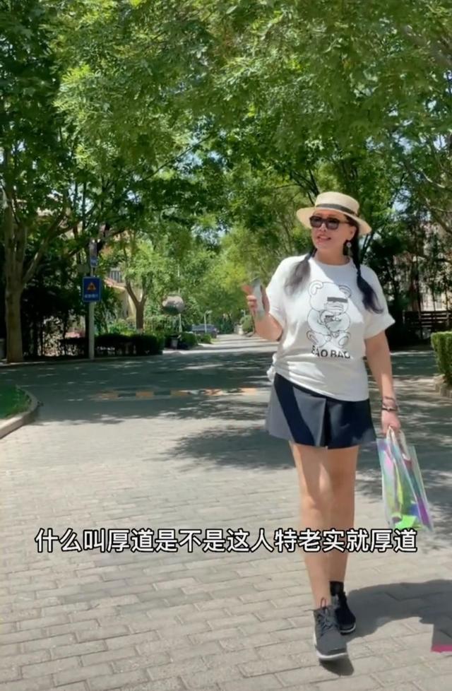 這麼開放？63歲大S婆婆「穿超短裙」因太短引爭議　扎雙馬尾撞臉兒媳「霸氣回懟」：和歲數無關