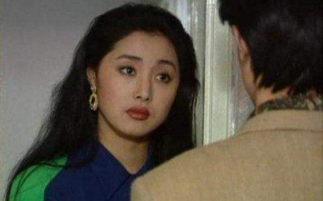 結了3次婚！她51歲攜子「再嫁第一任丈夫」吃回頭草　繼子是「當紅明星」母子感情也很好