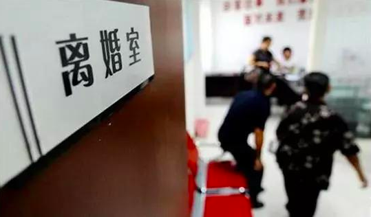 婚姻變折磨詛咒！妻外遇後他立遺囑「1.7億房產全給保姆」40年不離婚鬥法　太太爭產怒提告「最終判決惹全網不解」