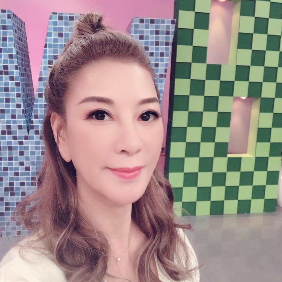 為家人打拼40年！楊繡惠國中畢業「代阿西扛家計」拚四房寵爸媽　56歲砸千萬「宣布新身分」粉絲全嗨翻