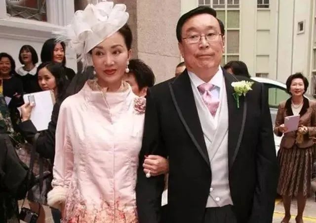 最強豪門闊太復仇記！隱忍43年「逼走小三們」　送私生子端盤子「獨享70億遺產」