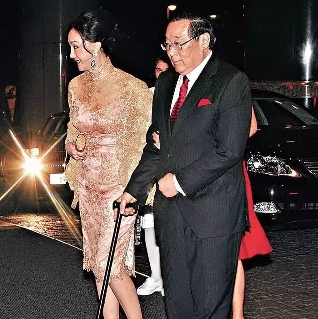 最強豪門闊太復仇記！隱忍43年「逼走小三們」　送私生子端盤子「獨享70億遺產」