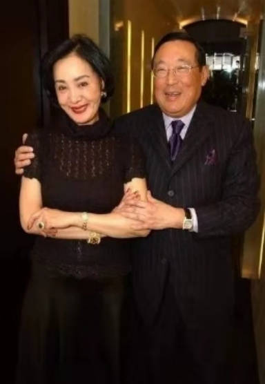 最強豪門闊太復仇記！隱忍43年「逼走小三們」　送私生子端盤子「獨享70億遺產」