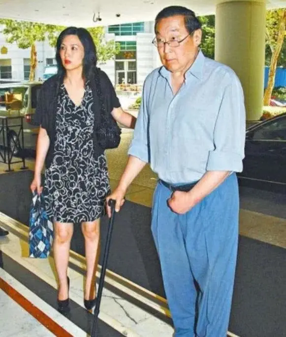最強豪門闊太復仇記！隱忍43年「逼走小三們」　送私生子端盤子「獨享70億遺產」