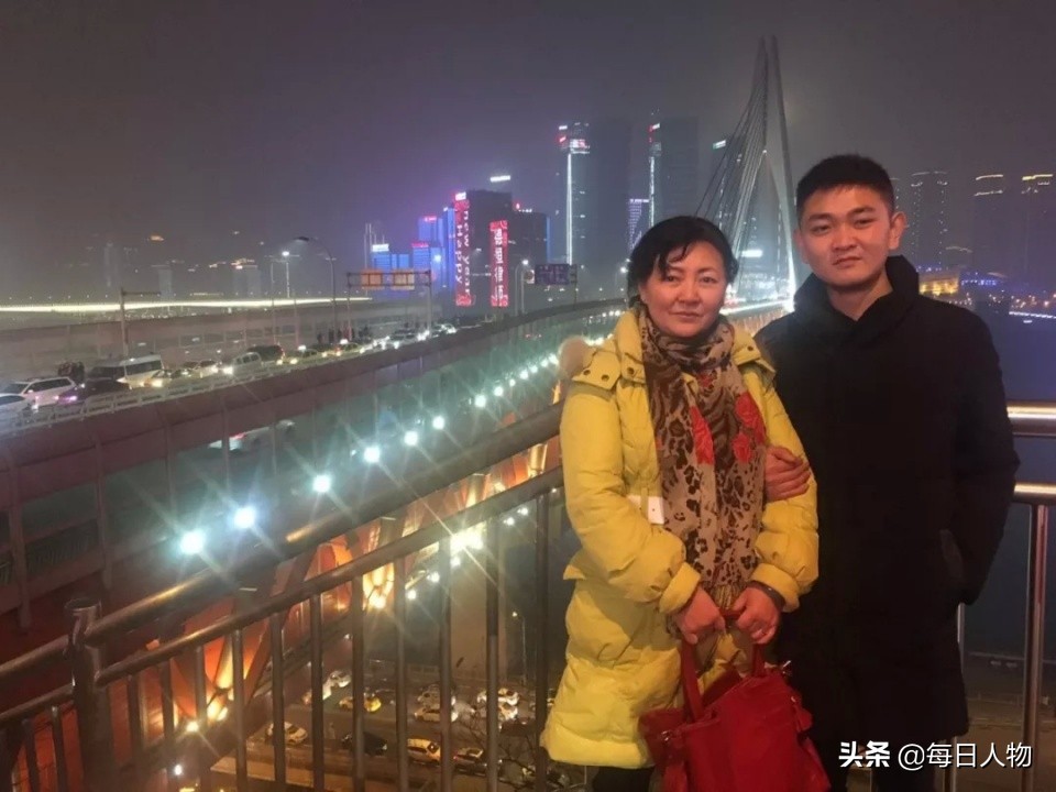 保姆因迷信「拐走僱主兒子」！養育26年後主動送回　孩子生母卻表示：早在22年前就「找回兒子」