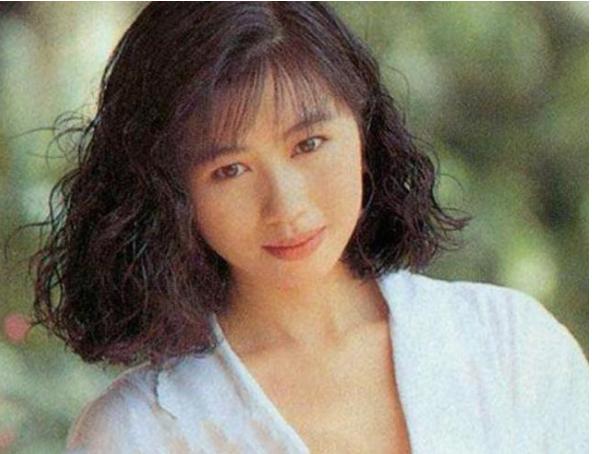 3結2離！她曾紅過邱淑貞「卻遭前夫曝一週要10次」事業受挫　47歲三婚「再嫁初戀」擁豪車無數