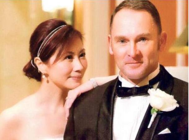3結2離！她曾紅過邱淑貞「卻遭前夫曝一週要10次」事業受挫　47歲三婚「再嫁初戀」擁豪車無數
