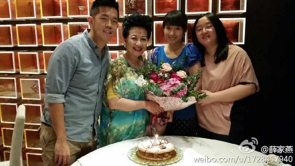 終於能享福！71歲女星「抱金孫燦笑」送7千萬豪宅娶媳　當年尪拋家棄子「一手帶大3兒女」苦盡甘來