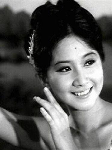終於能享福！71歲女星「抱金孫燦笑」送7千萬豪宅娶媳　當年尪拋家棄子「一手帶大3兒女」苦盡甘來