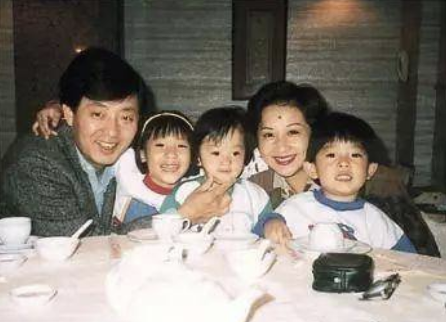 終於能享福！71歲女星「抱金孫燦笑」送7千萬豪宅娶媳　當年尪拋家棄子「一手帶大3兒女」苦盡甘來