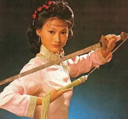 3歲起街頭要飯10年！惠英紅自曝「被說長相醜」 抑鬱曾吞100顆葯　為等初戀61歲至今單身