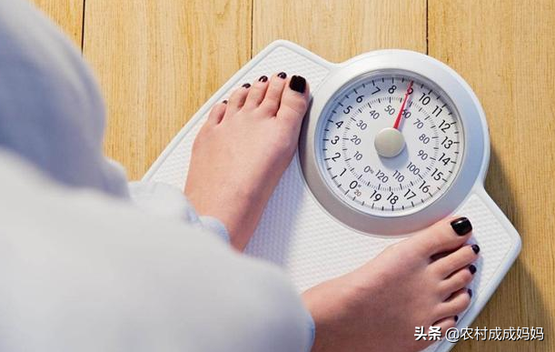 每天至少要吃4個饅頭！12歲女孩一個月「增重10公斤」也不停　家人曝「其瘋狂目的」網鼻酸了