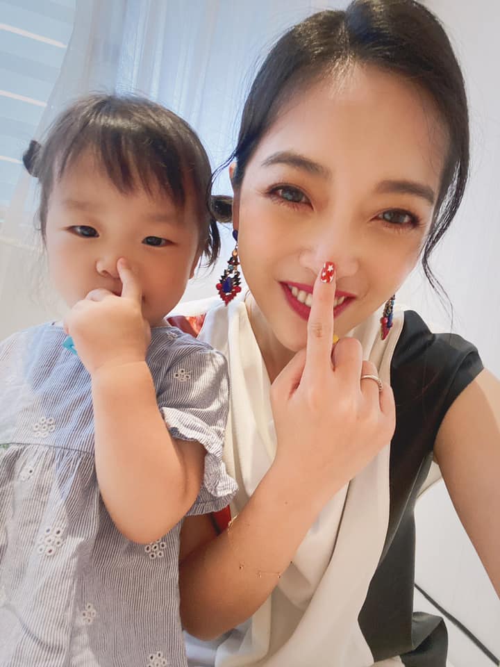 堅持不配合生二胎！貝童彤「不捨愛女孤單長大」計畫懷孕遭尪狠拒　再加碼「超高難度條件」：想當媽難了