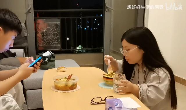 身高僅120公分！28歲袖珍女孩「求職處處碰壁」被笑從不放棄　人小志氣高「靠自己買下第一棟房」活出漂亮人生