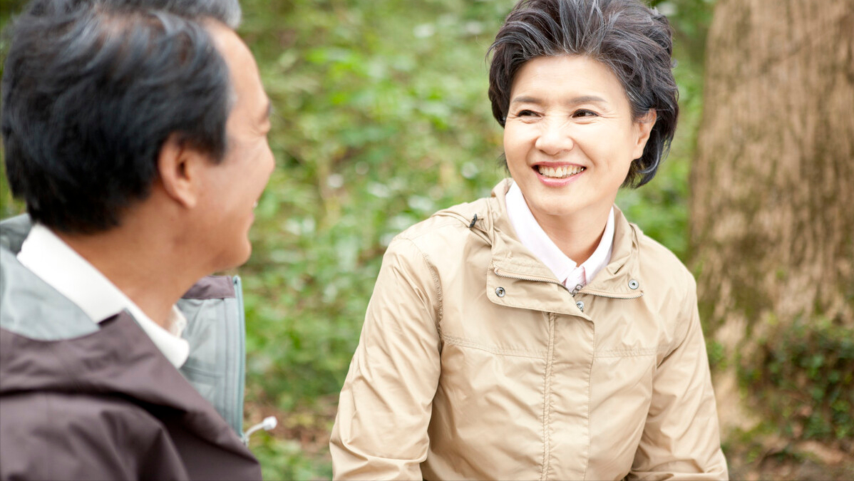 以為再婚會很快樂！73歲老人坦言「我每月退休金3萬」卻買不起牛肉吃　後悔再婚「一個人更快樂」