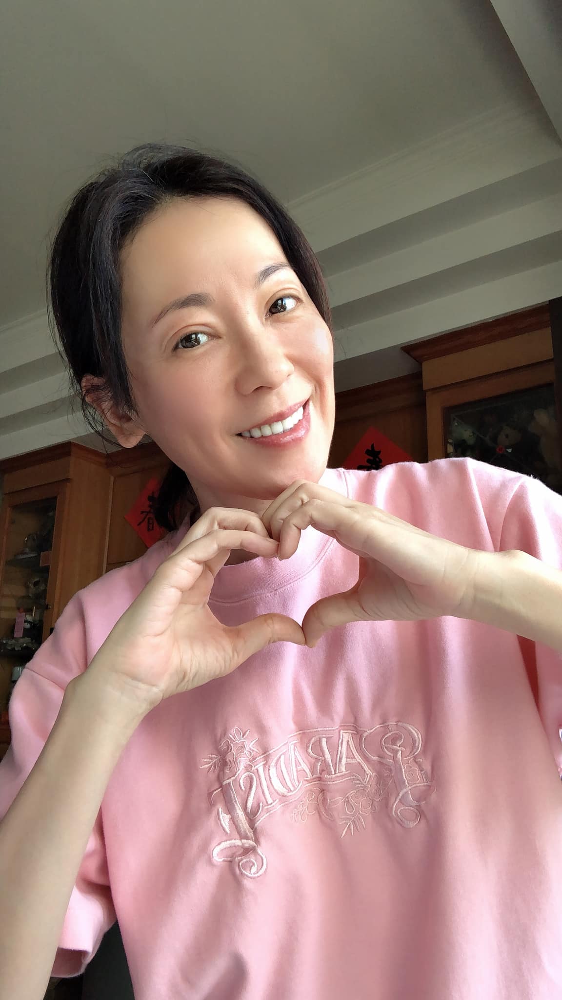 動念進廠維修！55歲女星「被醫美列拒絕戶」十分錯愕　「一曬素顏照」網秒懂：根本不需要