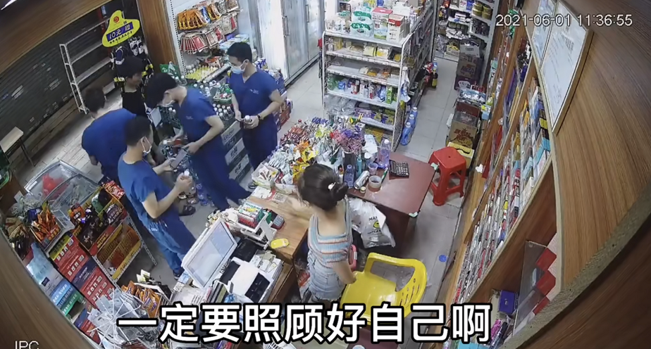 請你們喝！防疫醫護到「便利店買飲料」被拒收款　離開還獲「老闆娘暖心叮囑」網讚：最美瞬間