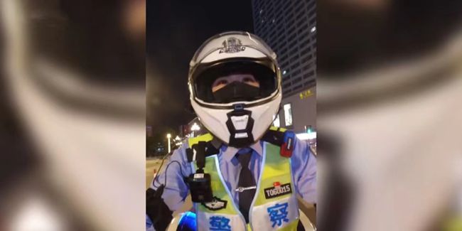 女騎警路邊「喊話違規車主」走紅！溫柔獨特執勤畫面曝光　「甜美聲線」令網友淪陷：根本聽不夠　
