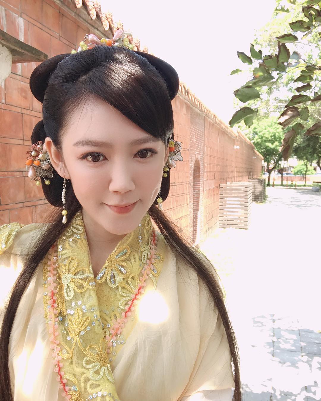 生母13歲生下她！裴琳落淚認悲慘身世：我是養女　「誤走歹路毀事業」勒戒所悔改：我想報答養父母