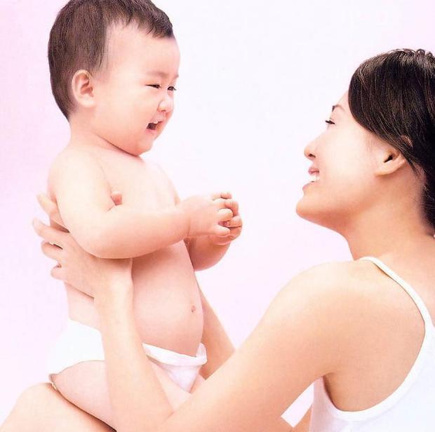 故意把3歲「兔唇」女兒弄丟！20年後兩人街頭無意相遇　「女兒現狀」卻令寶媽悔不當初 