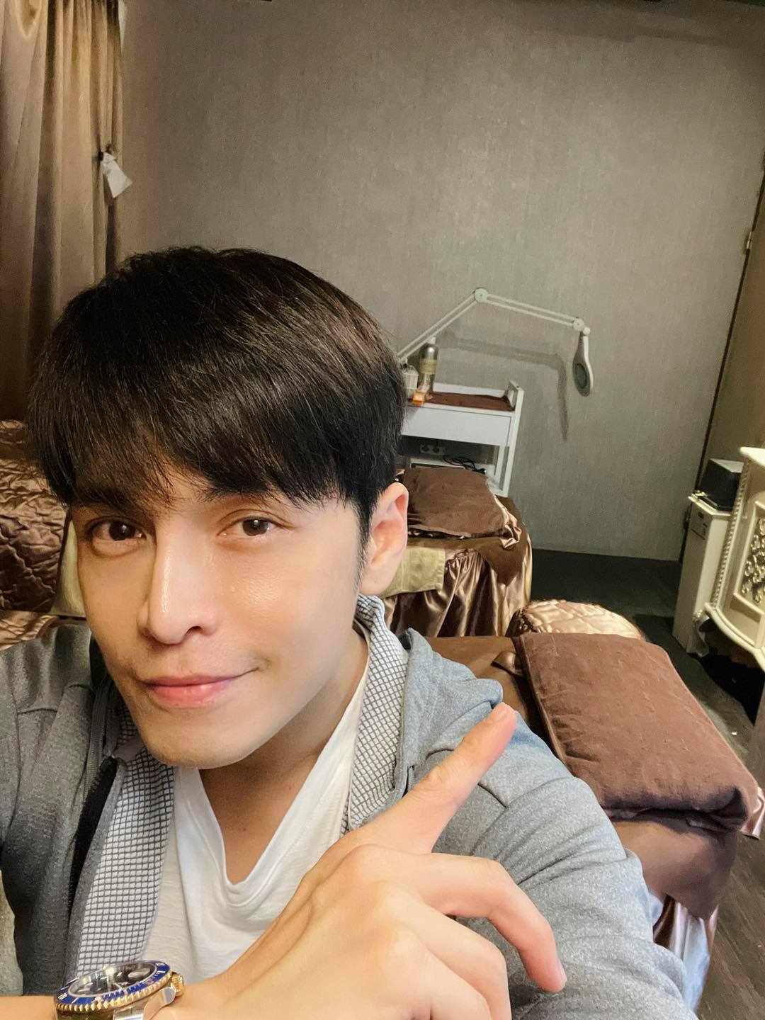 生命中最愛的女人！Gino「罕曬媽媽」告白：做我背後依靠20年　「媽媽逛市場被認出」欣慰：兒子終於熬出頭