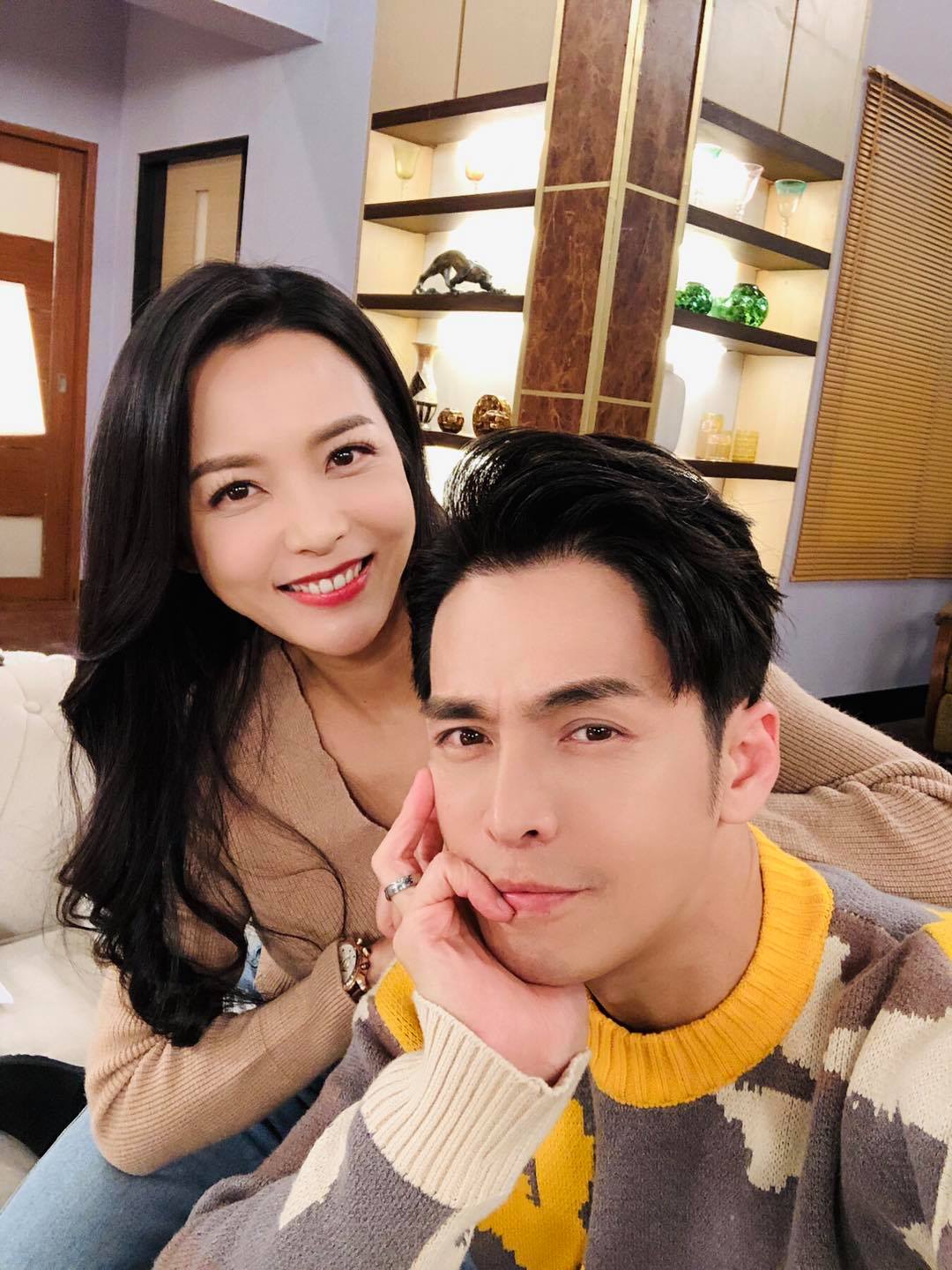 生命中最愛的女人！Gino「罕曬媽媽」告白：做我背後依靠20年　「媽媽逛市場被認出」欣慰：兒子終於熬出頭