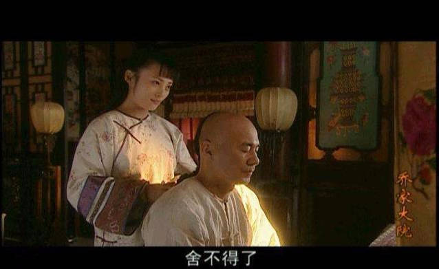 瓊瑤親自為她取藝名！45歲帶「14歲兒子拍大片」被嘲　曾靠美貌迷倒3男人「屢陷插足風波」